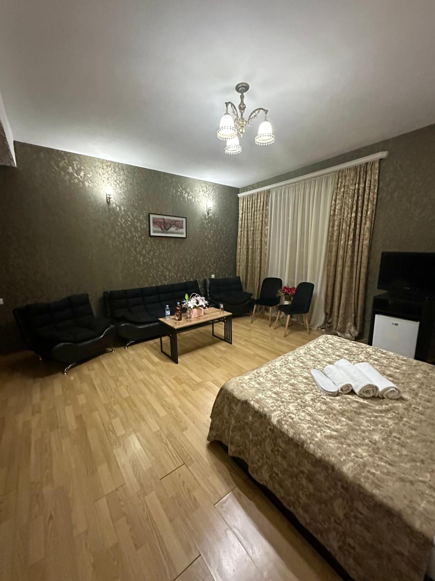 Qeroli Old Town Hotel Tbilisi ภายนอก รูปภาพ
