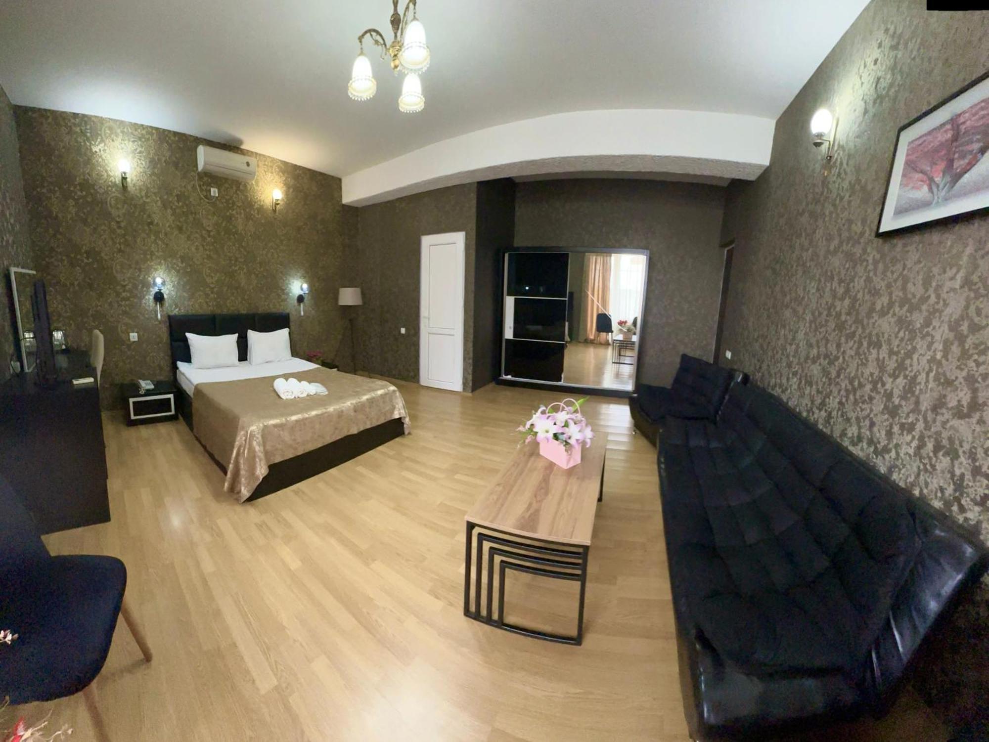 Qeroli Old Town Hotel Tbilisi ภายนอก รูปภาพ