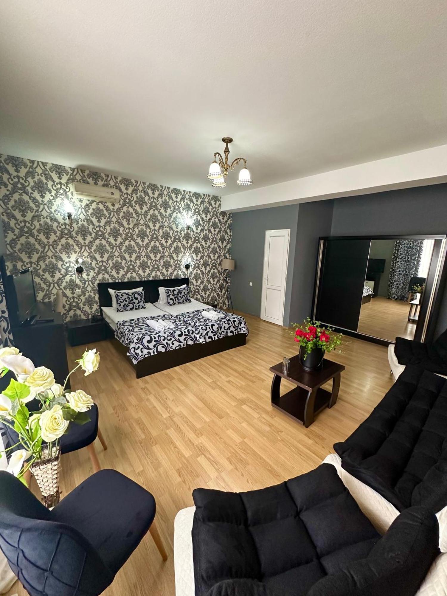 Qeroli Old Town Hotel Tbilisi ภายนอก รูปภาพ